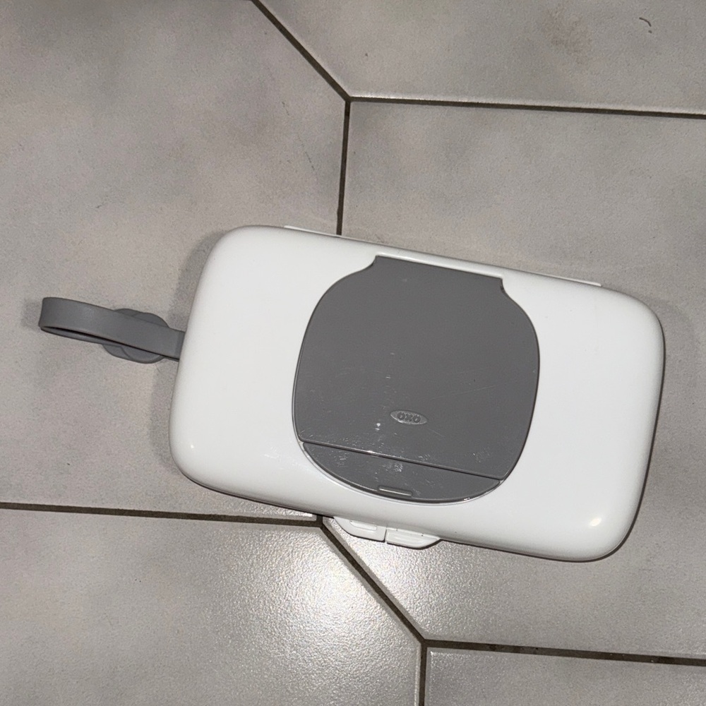 OXO White and Gray Wipe Holder